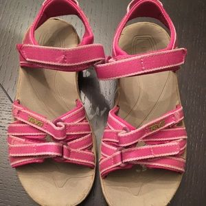 Girls pink Tevas size 13 EUC